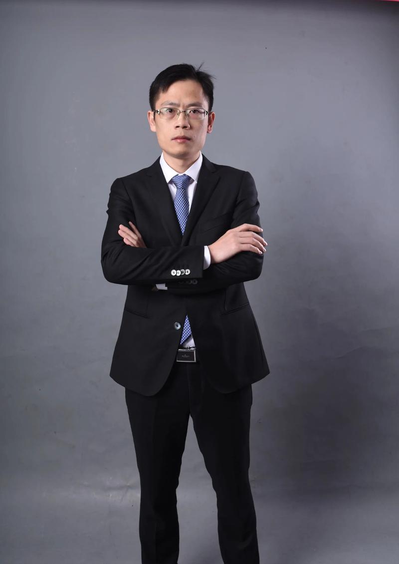 梁现华 灯光与摄影艺术负责人